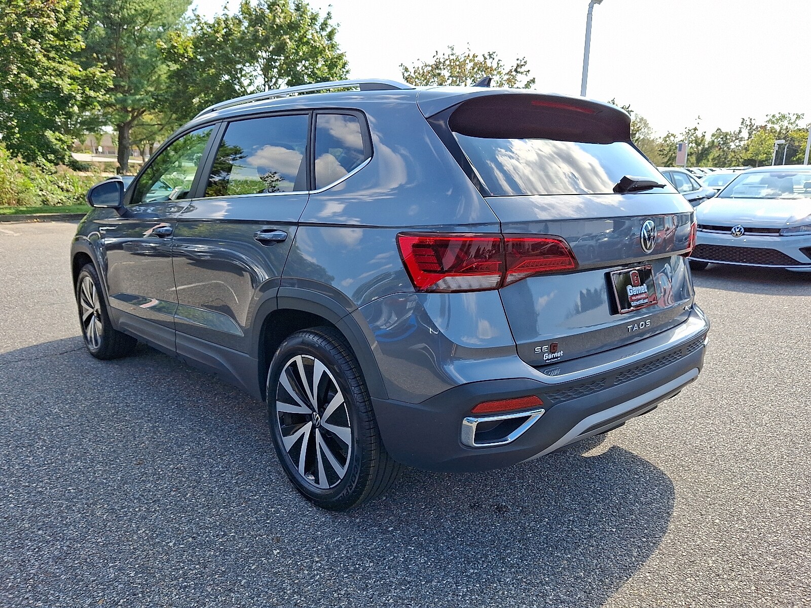 2022 Volkswagen Taos SE photo 3