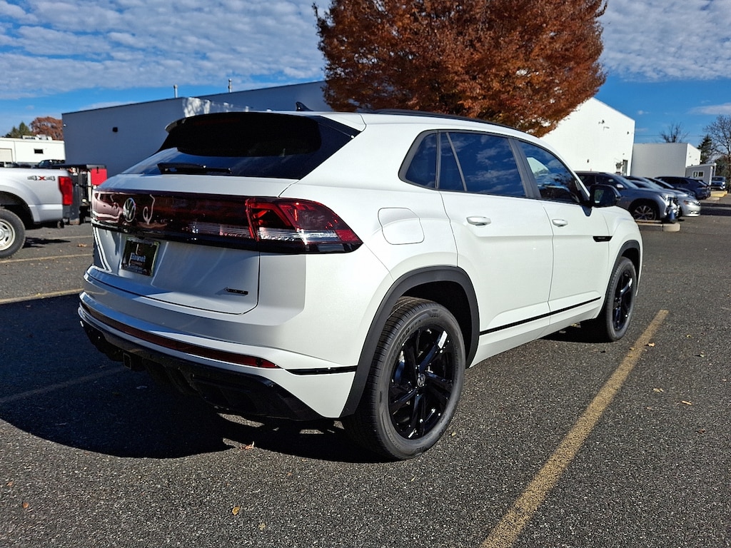 New 2026 Volkswagen Atlas Cross Sport 2.0T SEL R-Line Black SUV