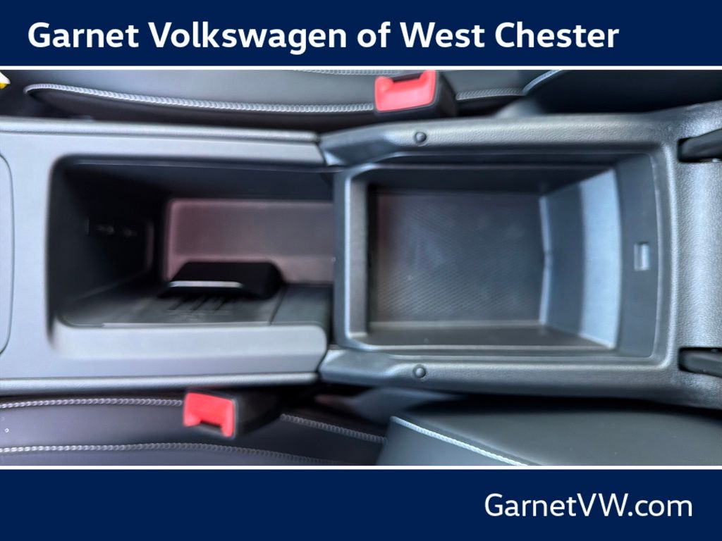 2025 Volkswagen Tiguan SE - Photo 17