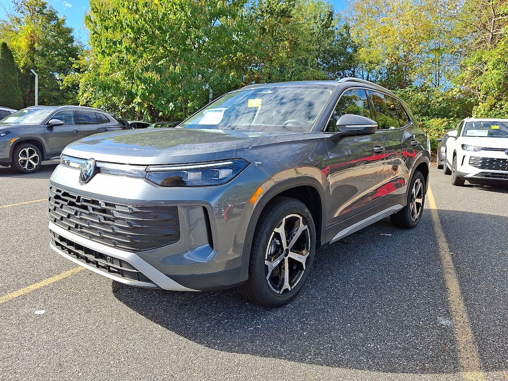 New 2025 Volkswagen Tiguan 2.0T SE SUV