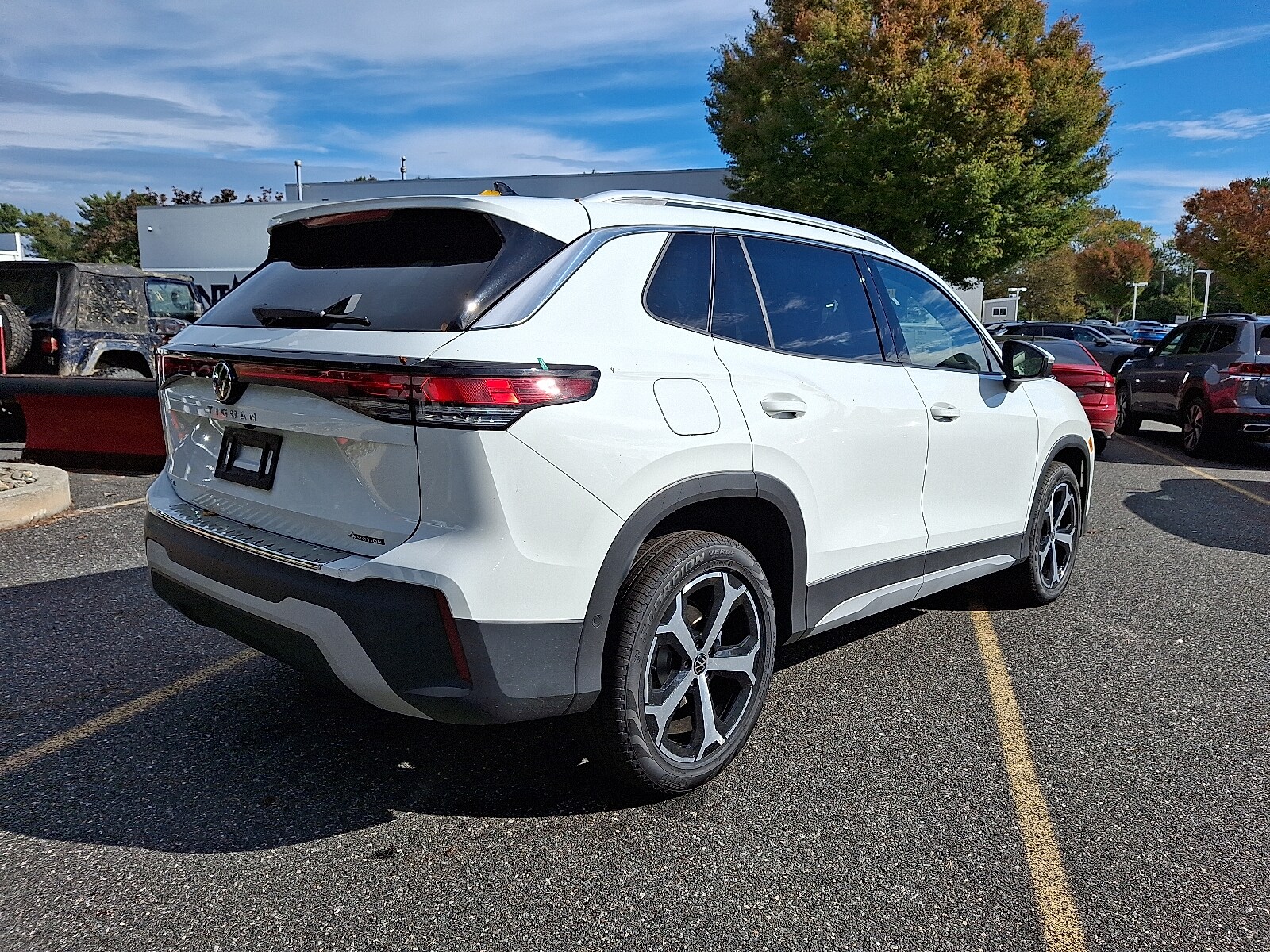 2025 Volkswagen Tiguan SE photo 4