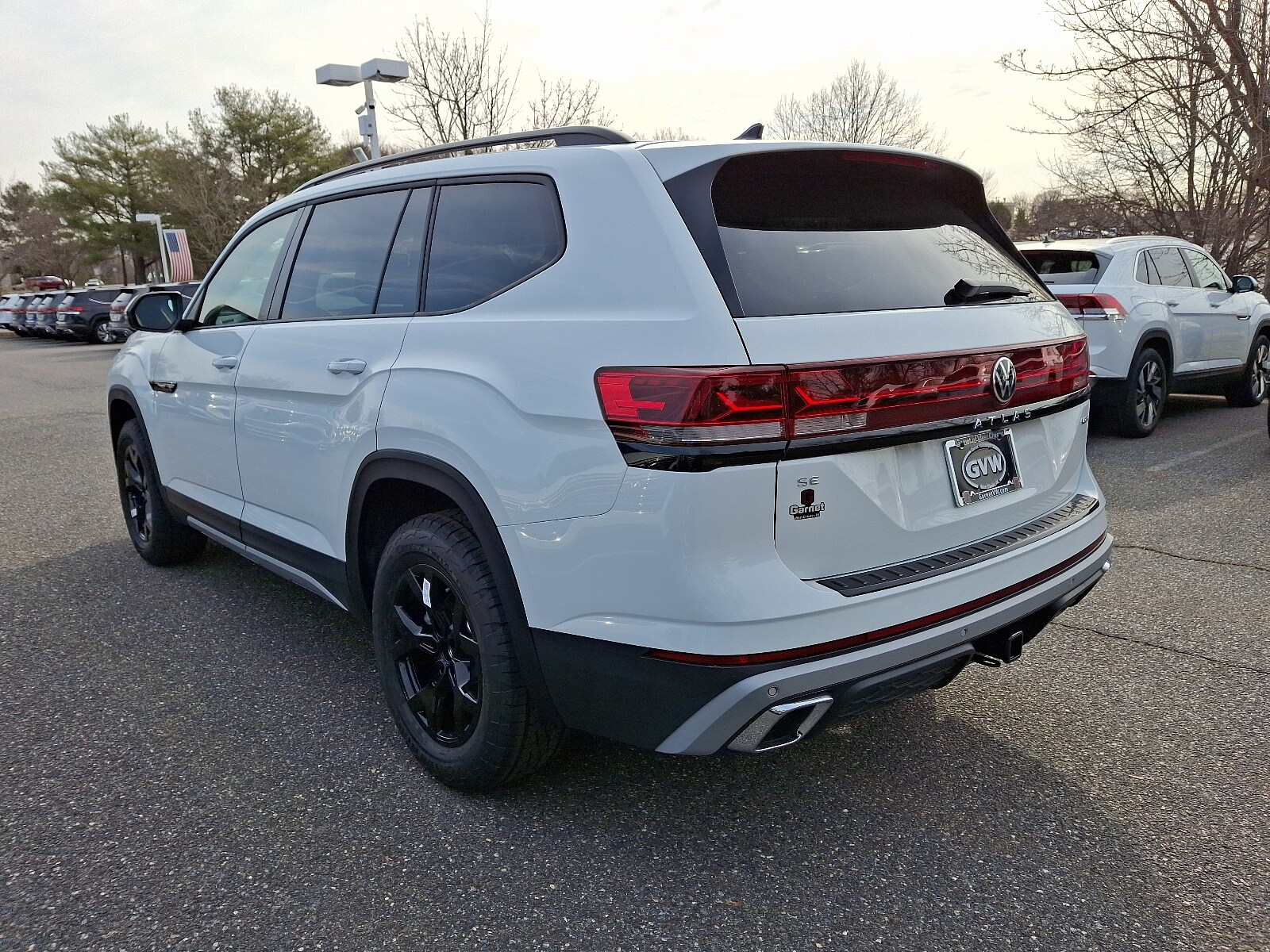 2025 Volkswagen Atlas Peak Edition SE photo 3