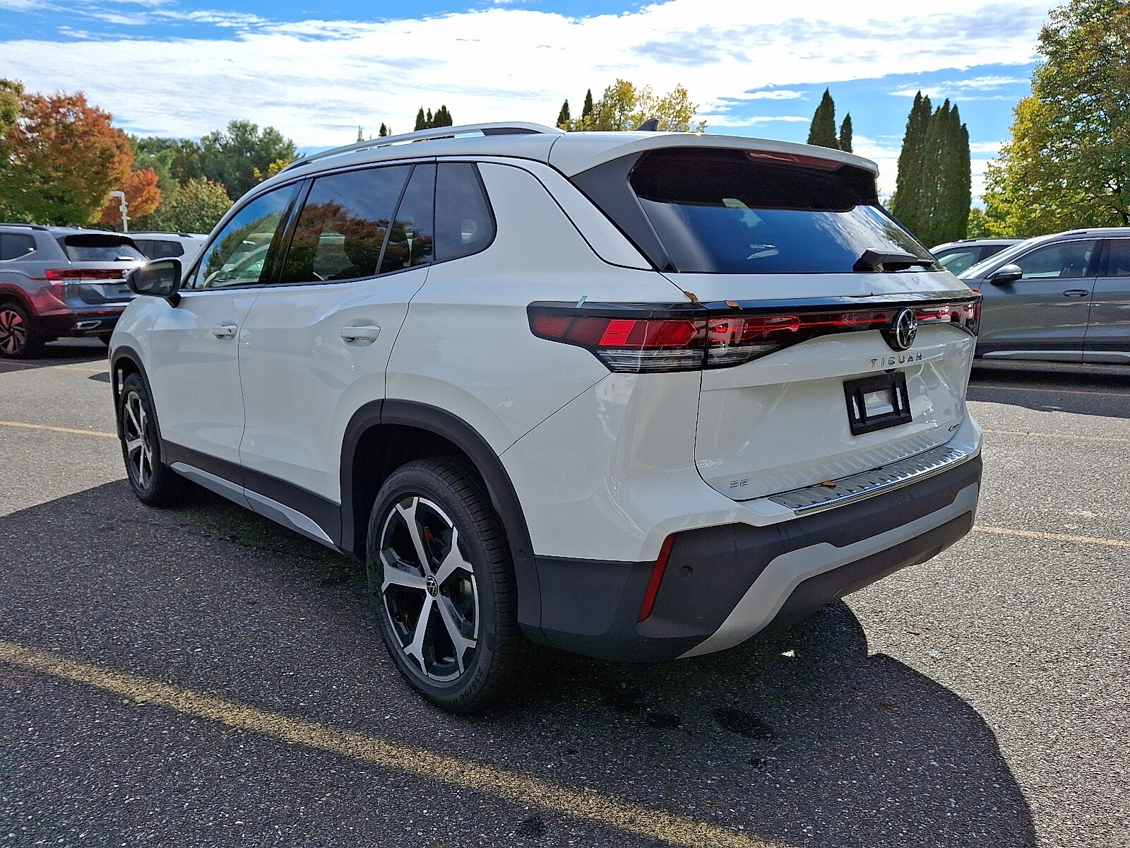 2025 Volkswagen Tiguan SE photo 3