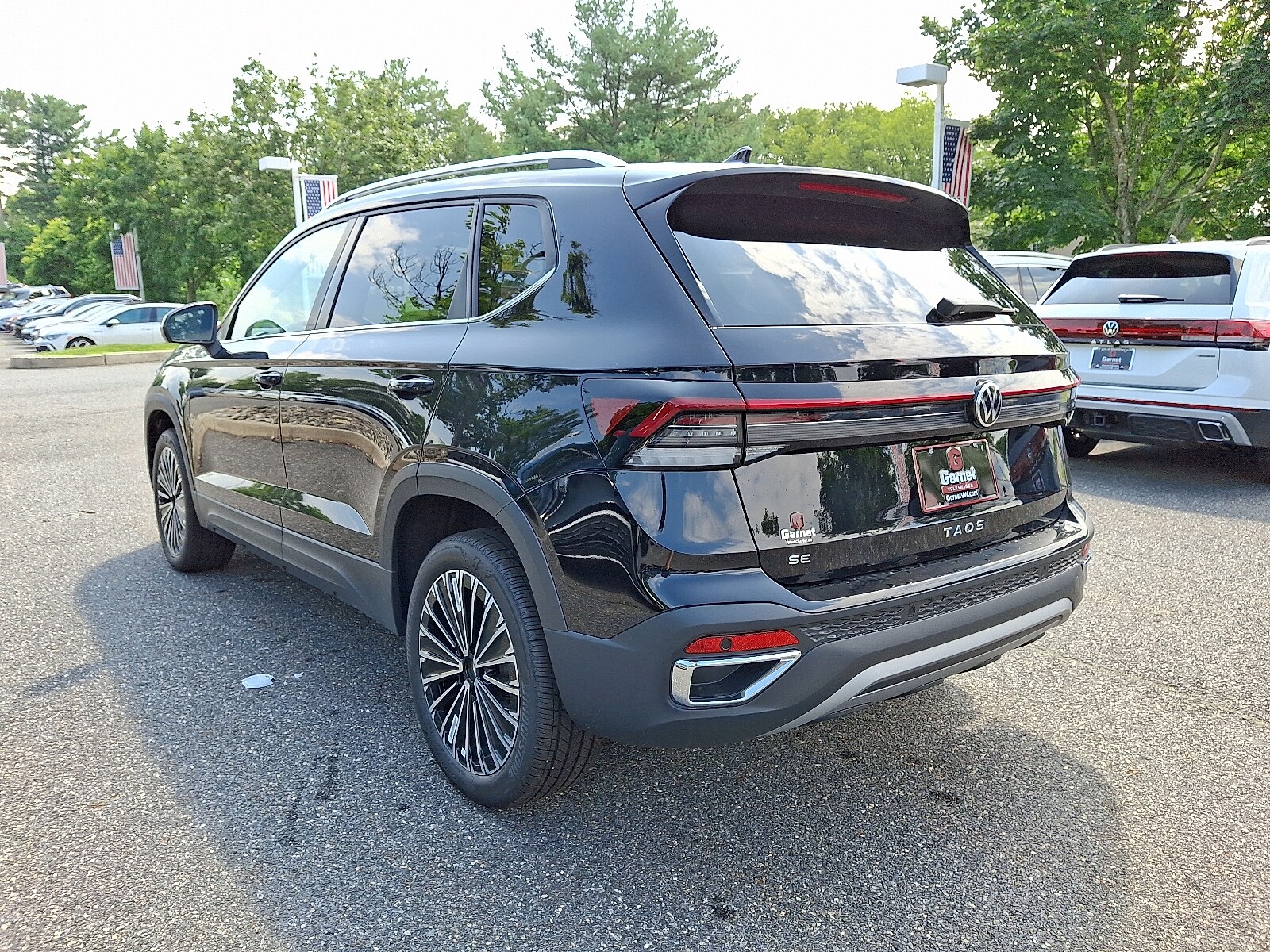 2025 Volkswagen Taos SE photo 3
