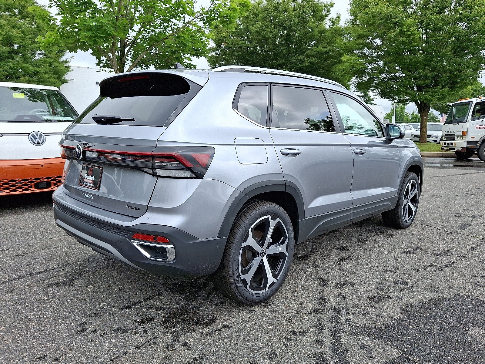 2025 Volkswagen Taos SEL photo 4