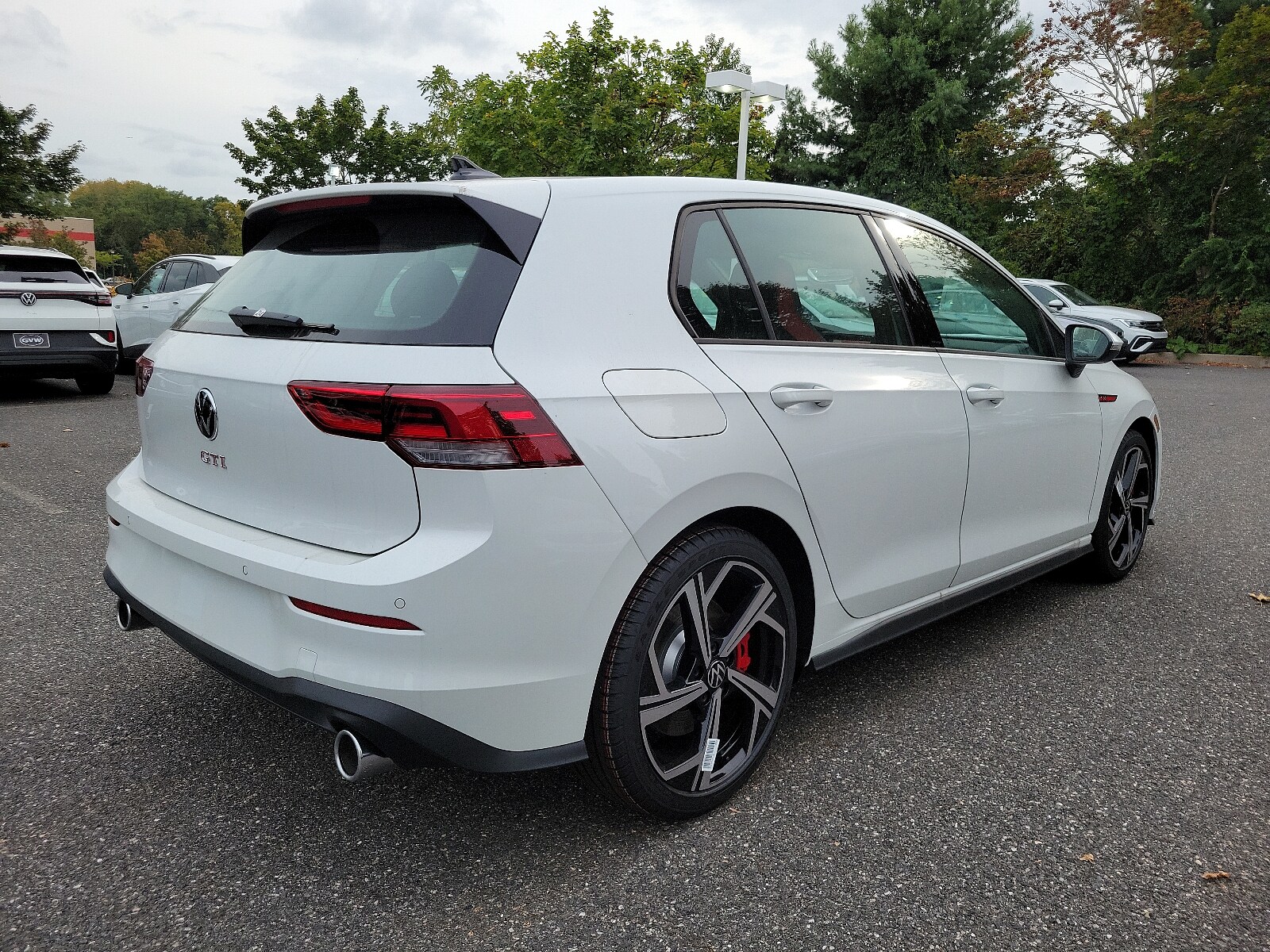 2024 Volkswagen Golf GTI SE photo 4