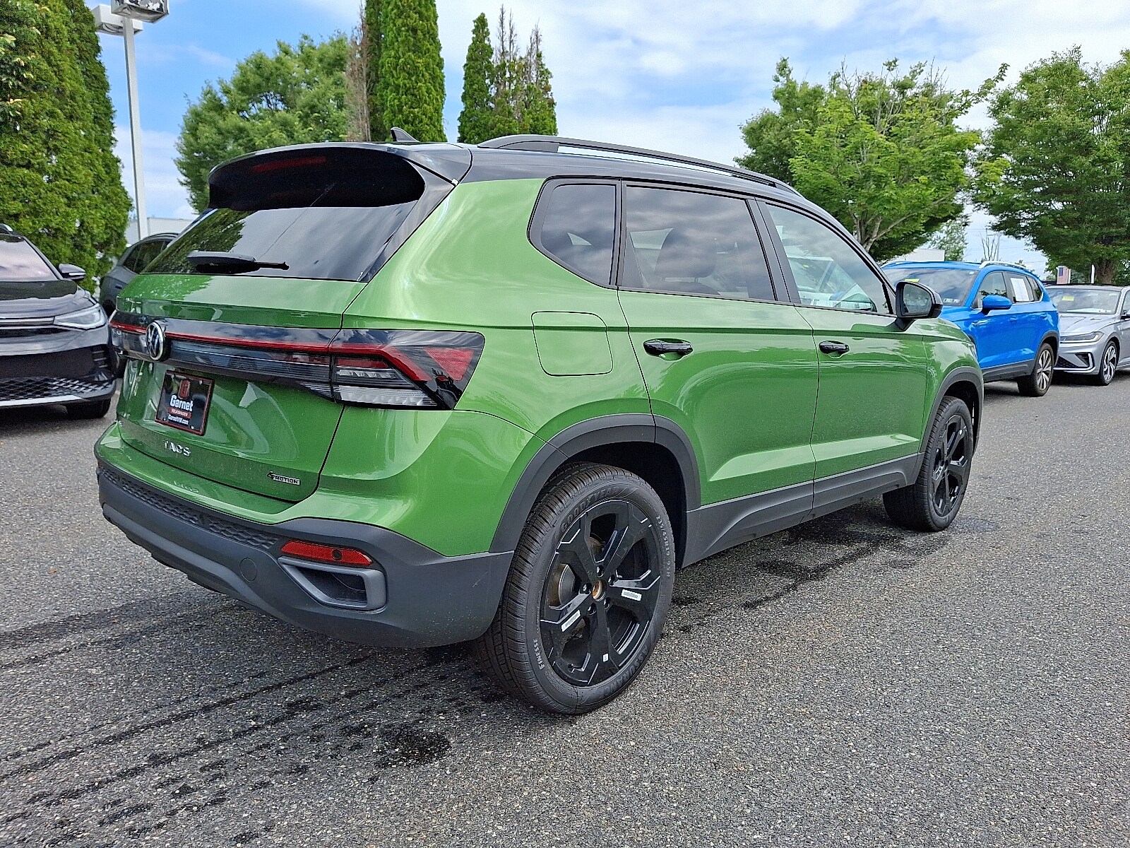 2025 Volkswagen Taos SE photo 4