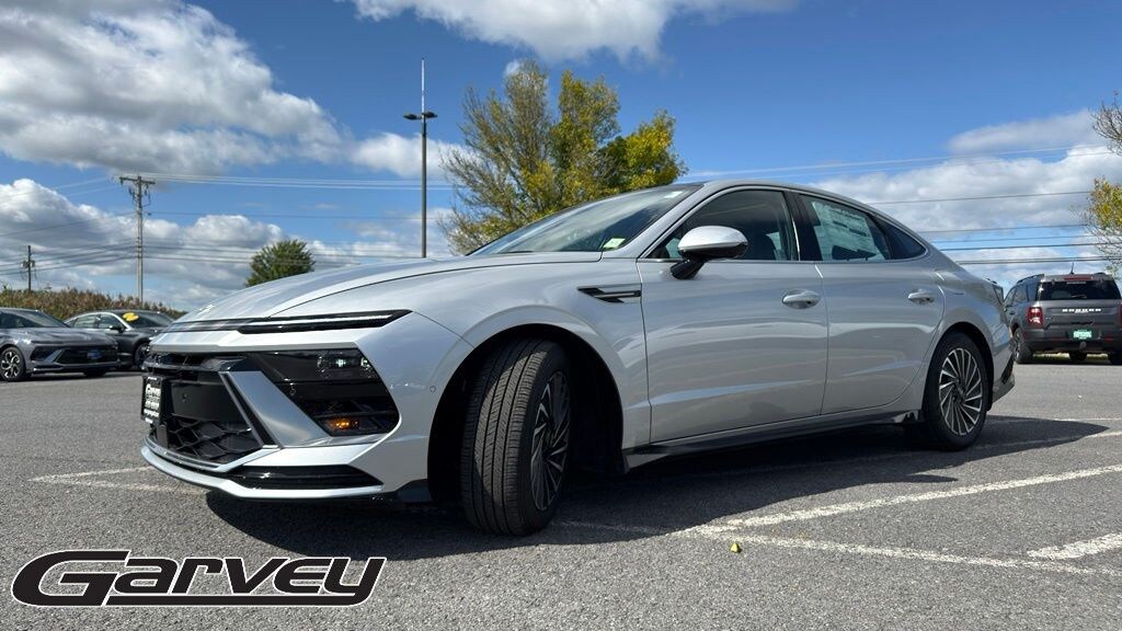 New 2025 Hyundai Sonata Hybrid Limited Sedan
