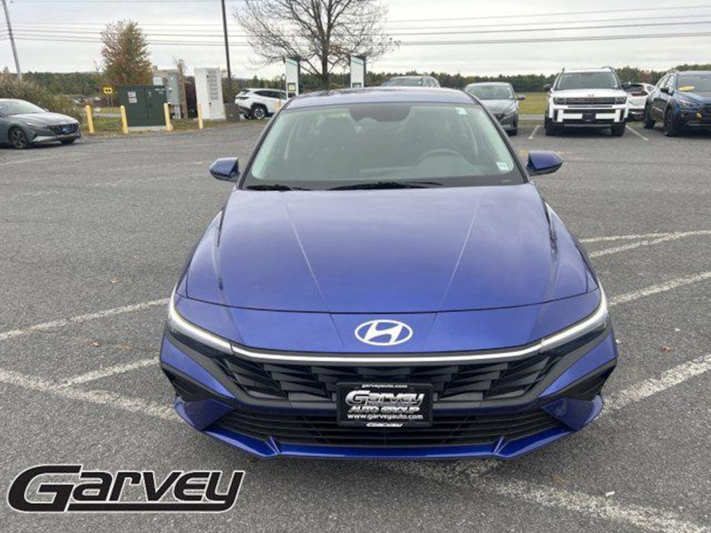 New 2025 Hyundai Elantra SE Sedan
