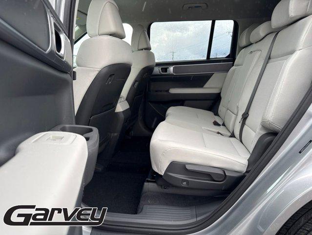 2025 Hyundai Santa Fe SE - Photo 10