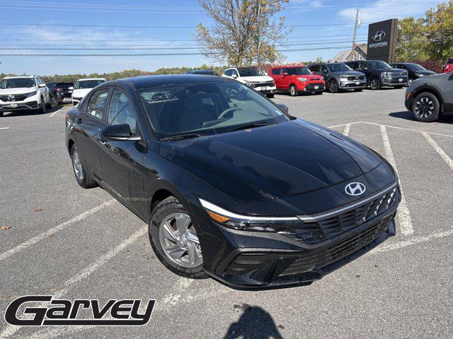 2025 Hyundai Elantra SE's photo