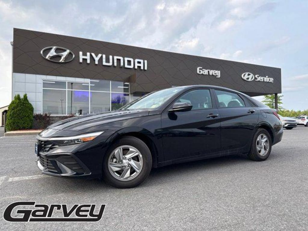 New 2025 Hyundai Elantra SE Sedan