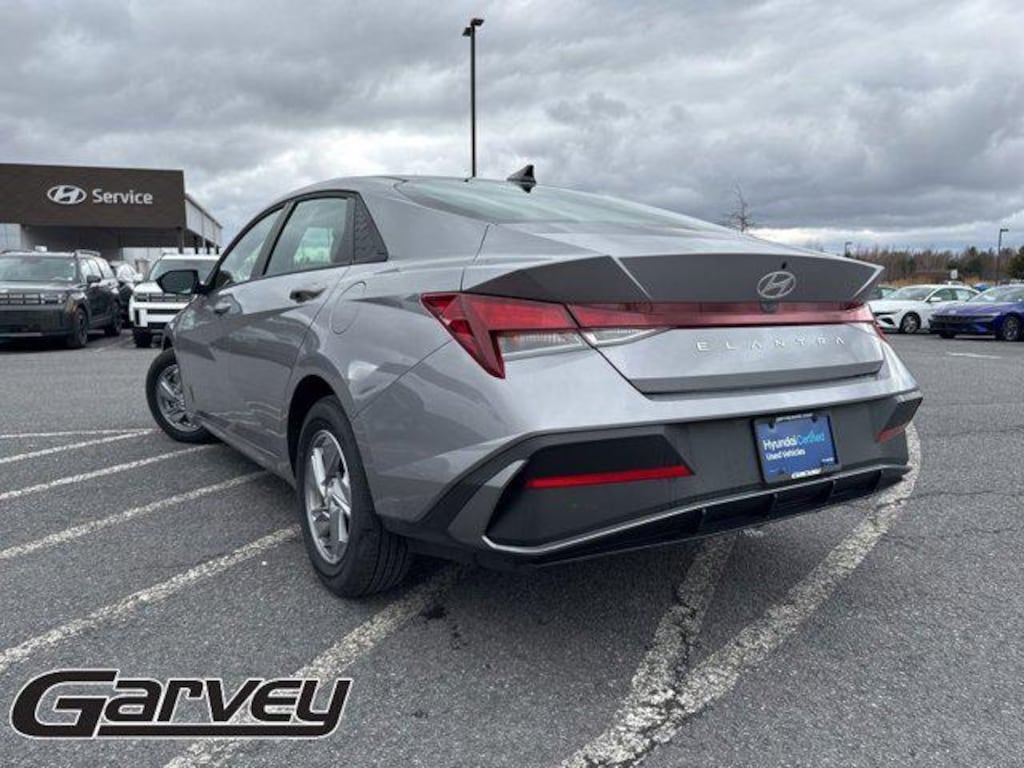 New 2026 Hyundai Elantra SE Sedan