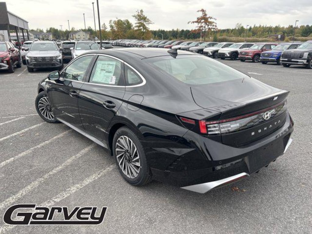 New 2025 Hyundai Sonata Hybrid Limited Sedan