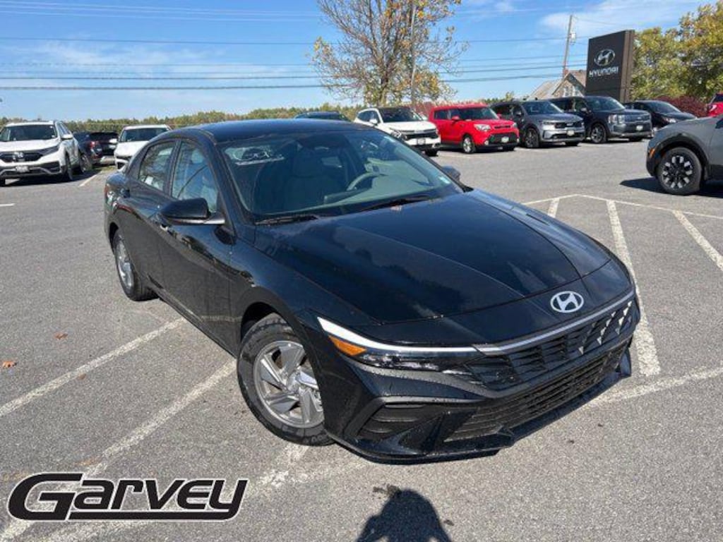 New 2025 Hyundai Elantra SE Sedan