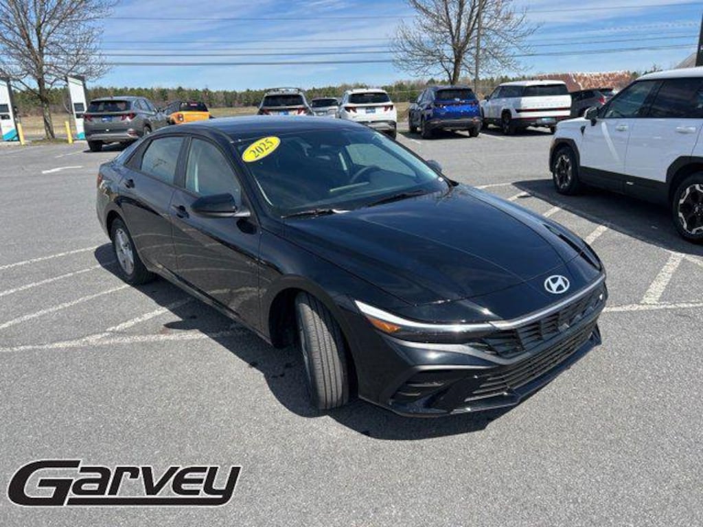 New 2025 Hyundai Elantra SE Sedan