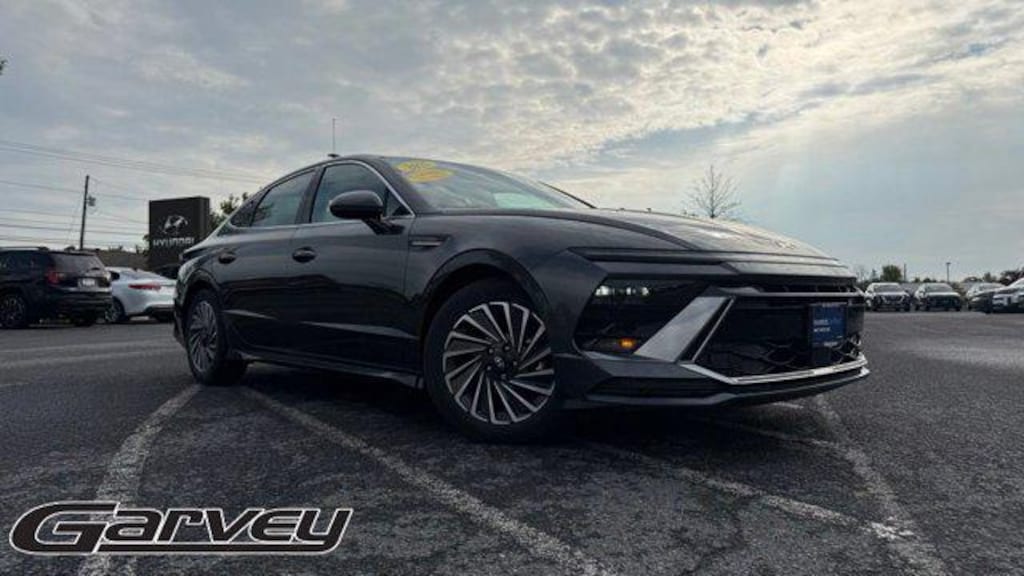 New 2025 Hyundai Sonata Hybrid SEL Sedan