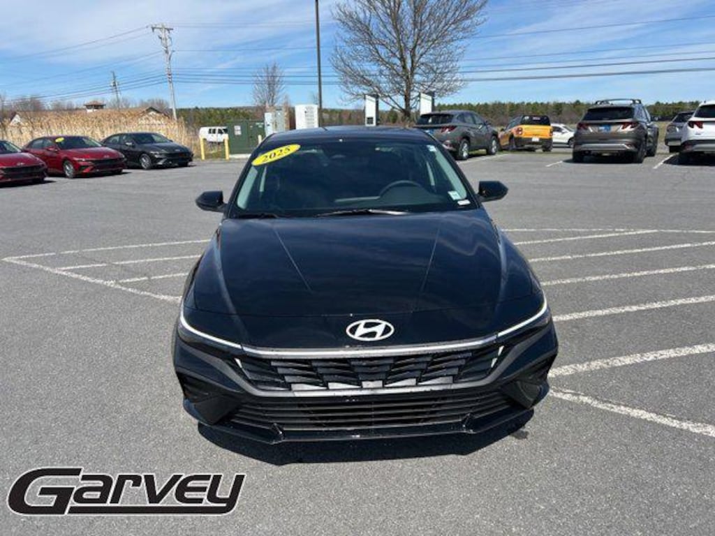 New 2025 Hyundai Elantra SE Sedan