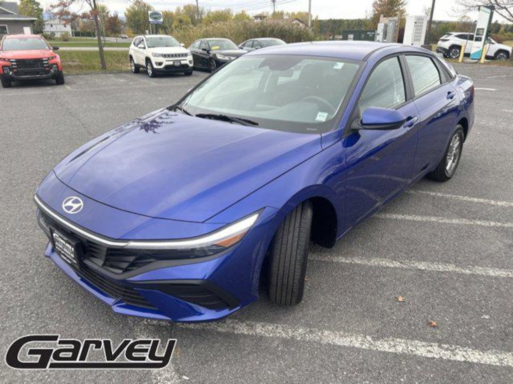 New 2025 Hyundai Elantra SE Sedan