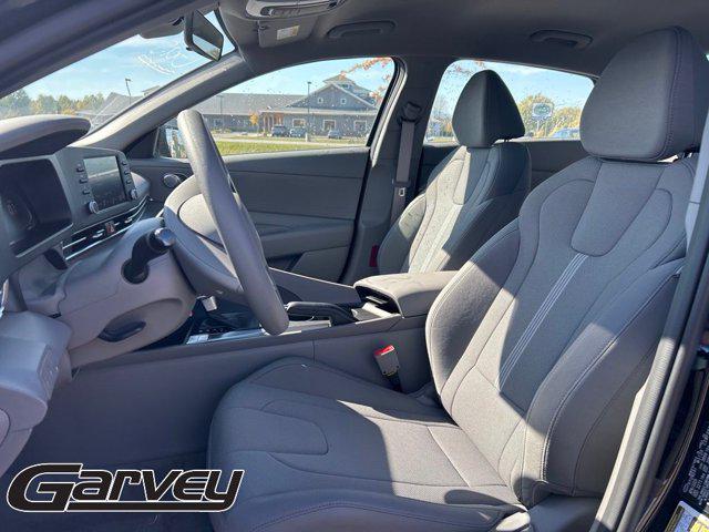2025 Hyundai Elantra SE - Photo 9