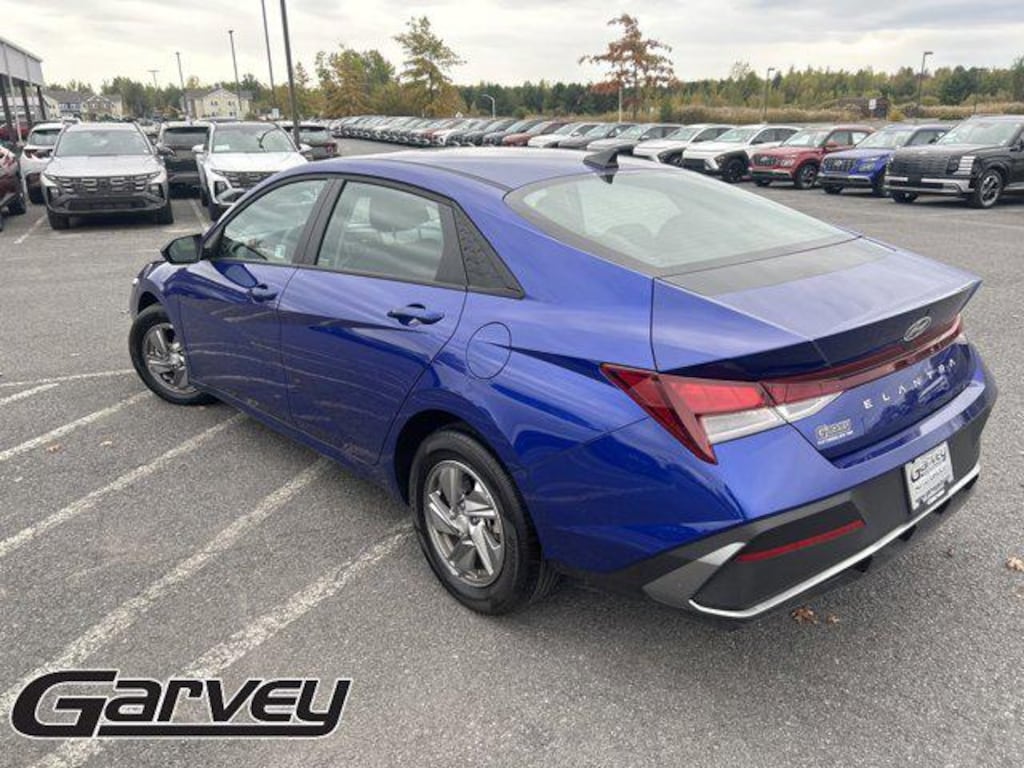 New 2025 Hyundai Elantra SE Sedan