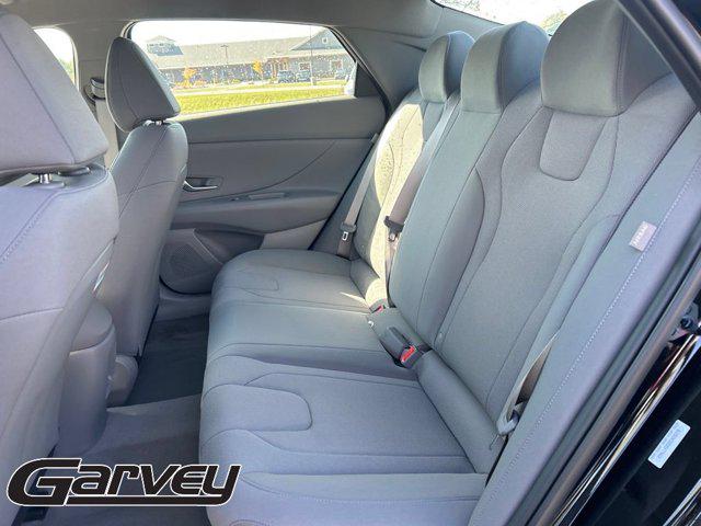 2025 Hyundai Elantra SE - Photo 10