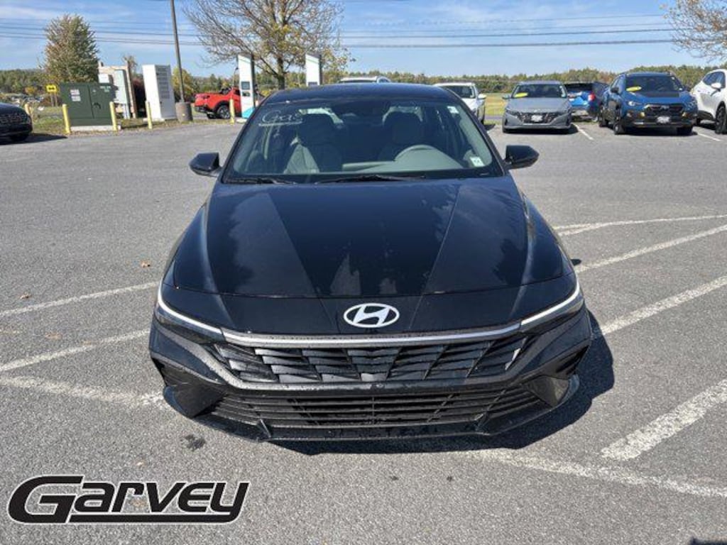 New 2025 Hyundai Elantra SE Sedan