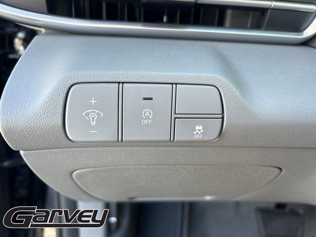 2025 Hyundai Elantra SE - Photo 13