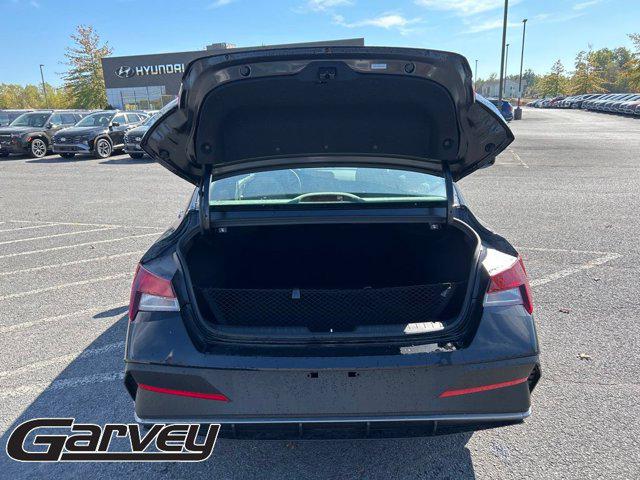 2025 Hyundai Elantra SE - Photo 11