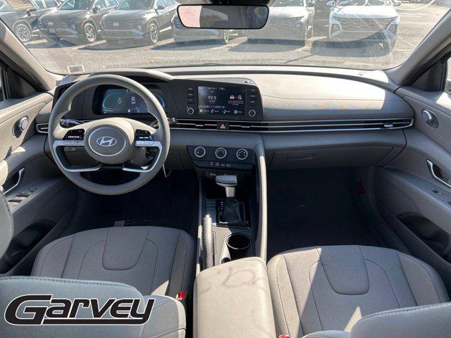 2025 Hyundai Elantra SE - Photo 23