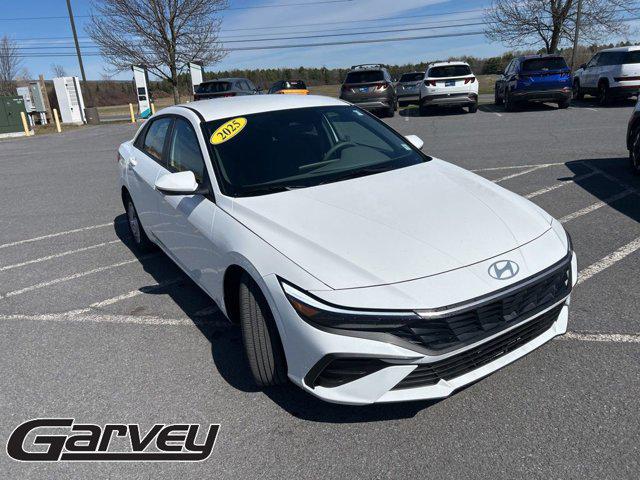 2025 Hyundai Elantra SE