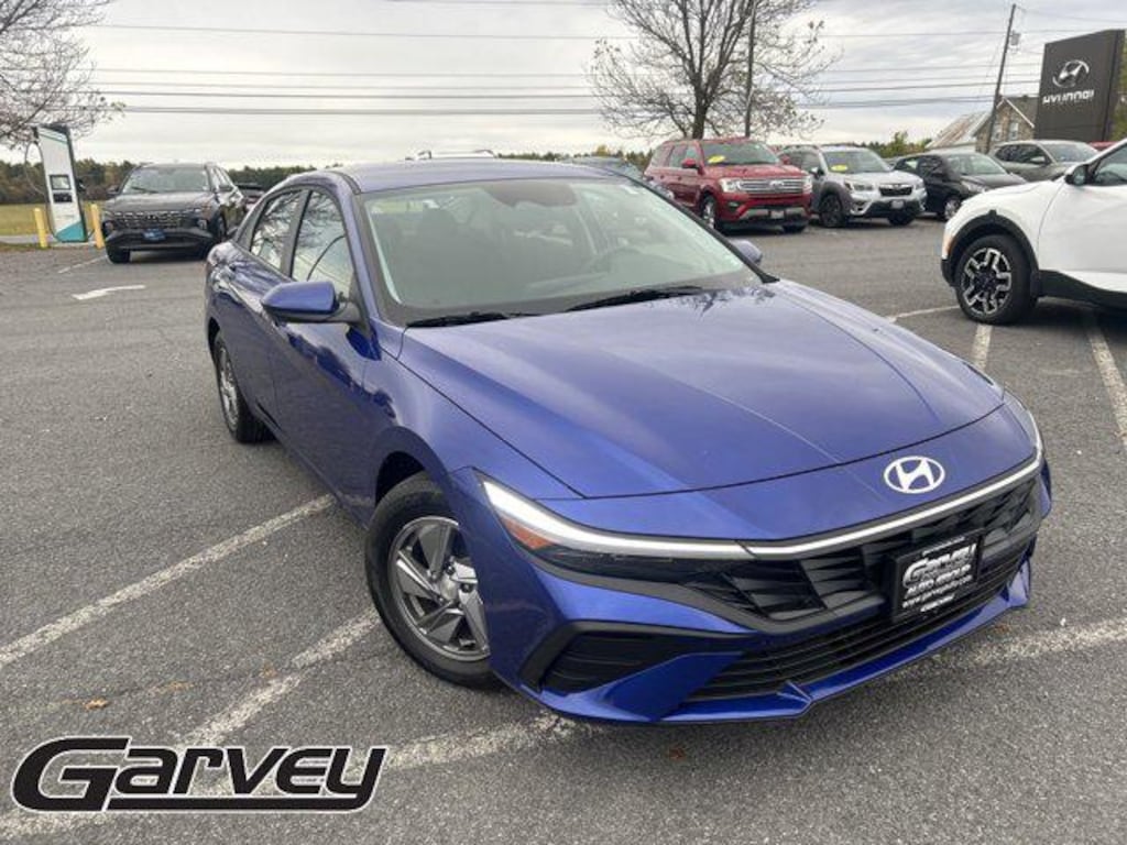 New 2025 Hyundai Elantra SE Sedan