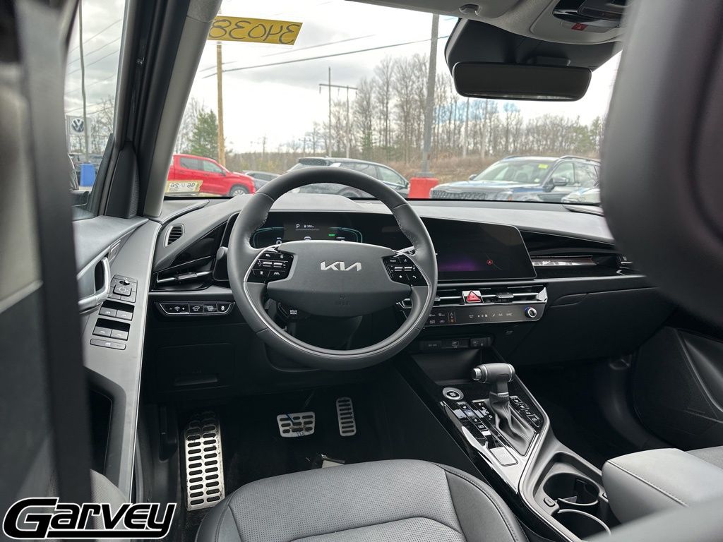 2025 Kia Niro SX Touring - Photo 11