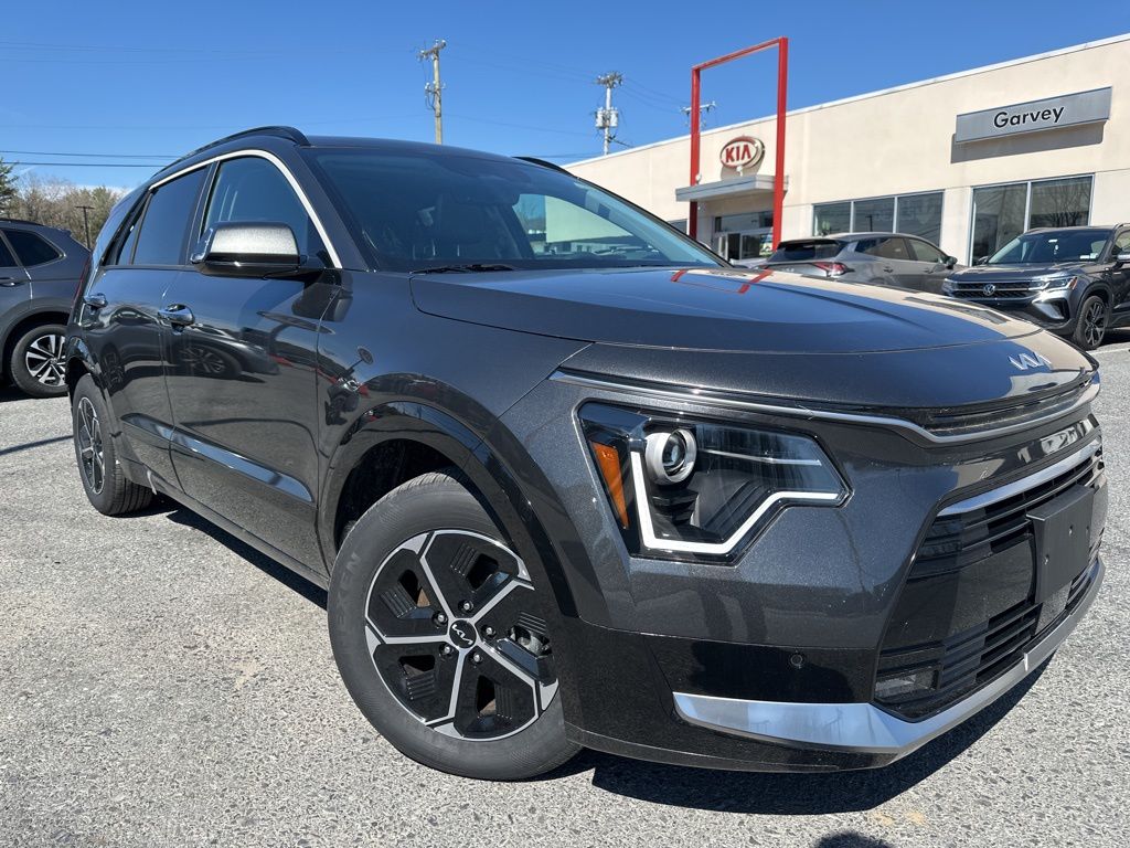 2025 Kia Niro SX HEV's photo