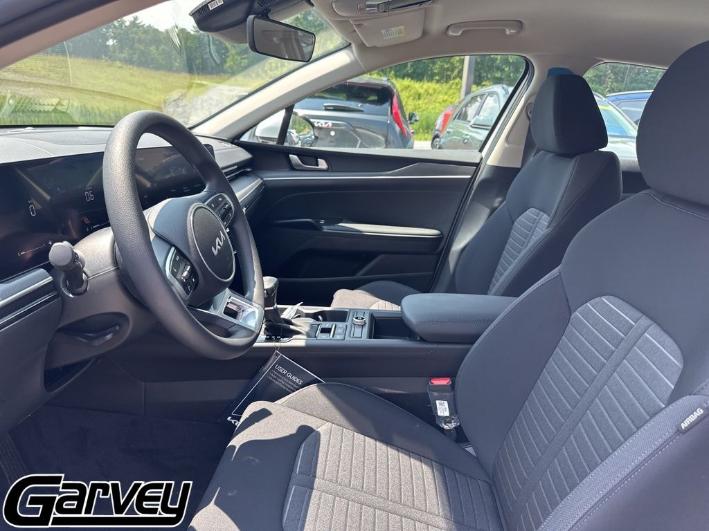 2025 Kia K5 LXS - Photo 12