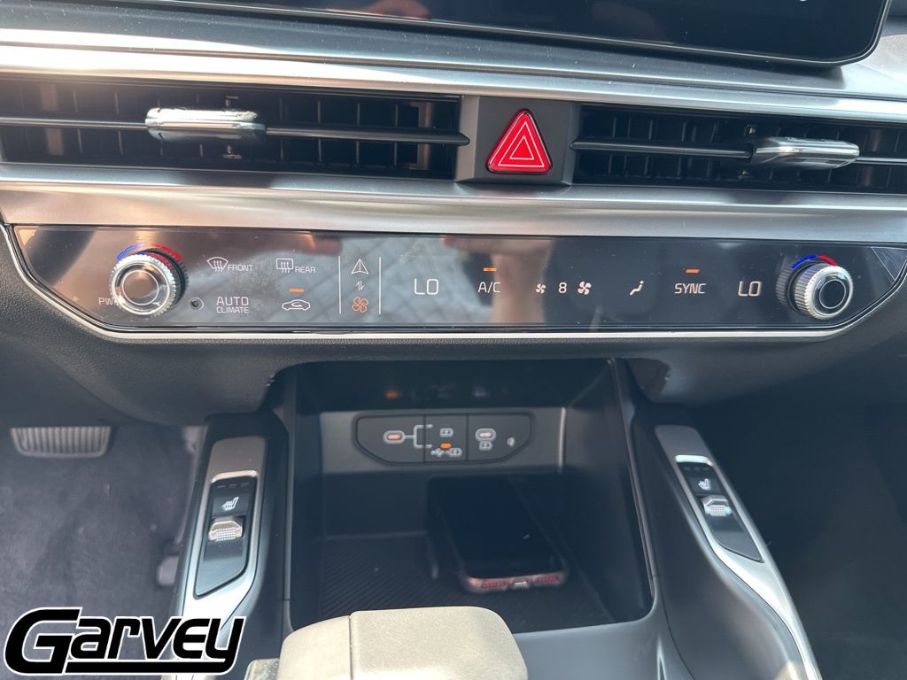 2025 Kia Sorento S - Photo 13