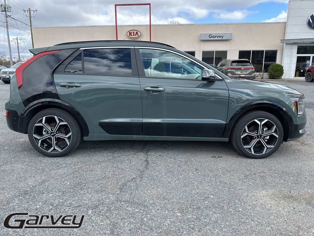 2025 Kia Niro SX Touring - Photo 8