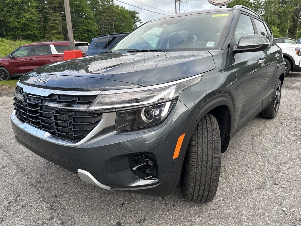 2025 Kia Seltos S photo 2
