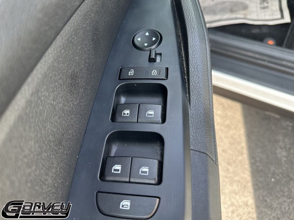 2023 Kia Sportage LX - Photo 13