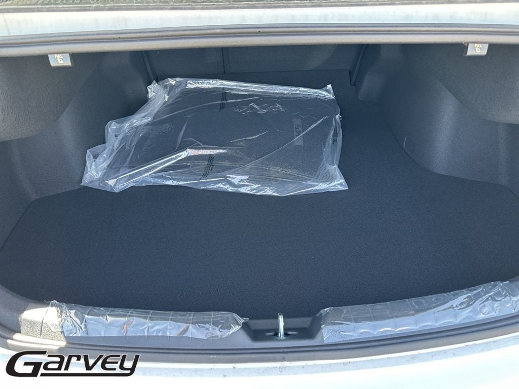2026 Kia K5 LXS - Photo 6