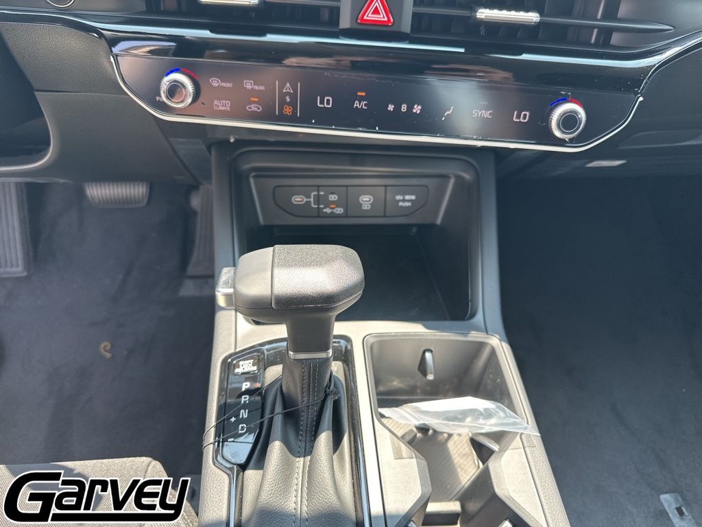 2025 Kia K5 LXS - Photo 17