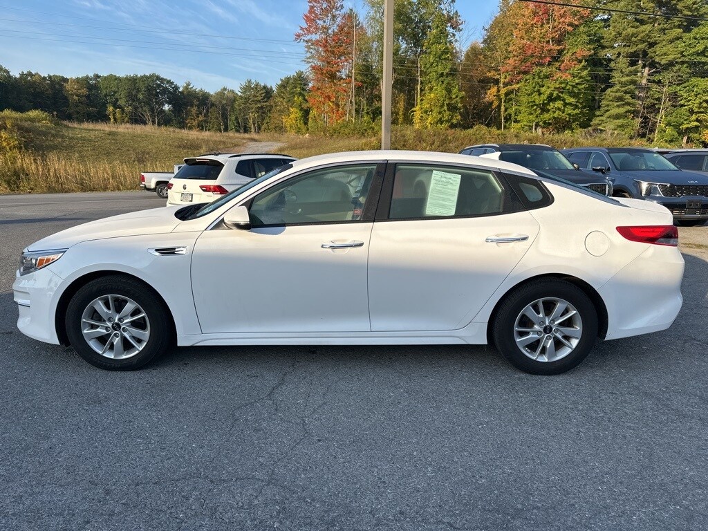 2017 Kia Optima LX photo 2