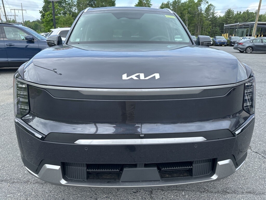 2026 Kia EV9 Wind photo 2