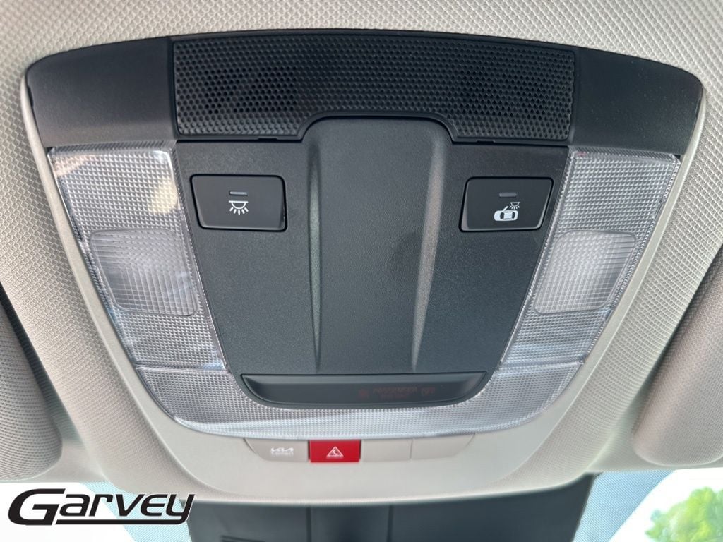 2025 Kia Sorento S - Photo 12