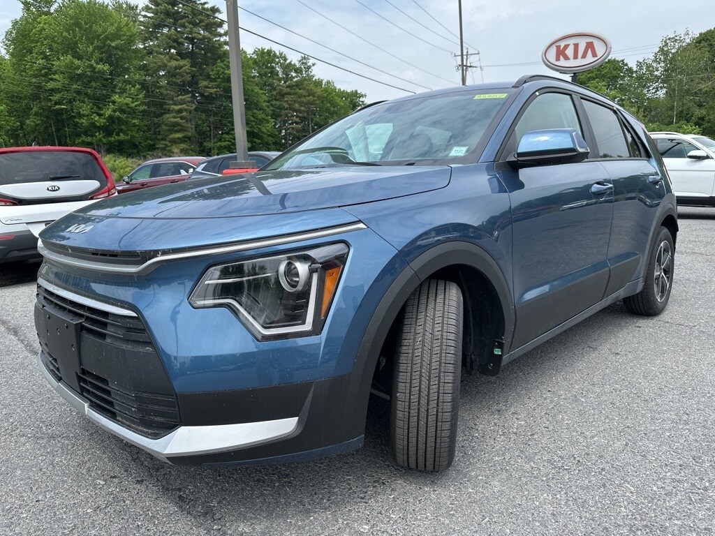 2025 Kia Niro EX photo 3