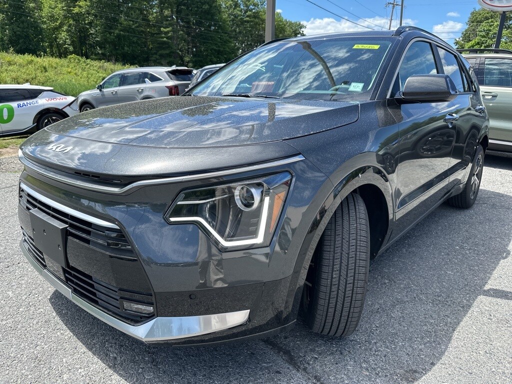 2025 Kia Niro SX photo 3