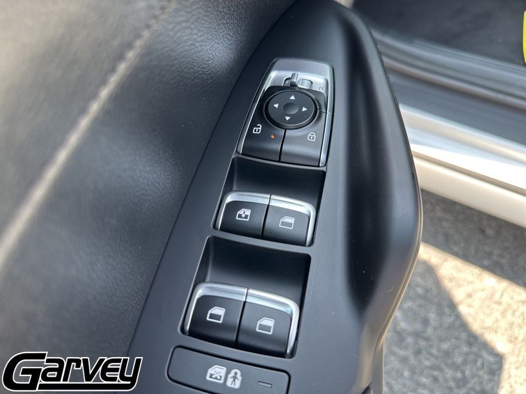 2025 Kia K5 LXS - Photo 13