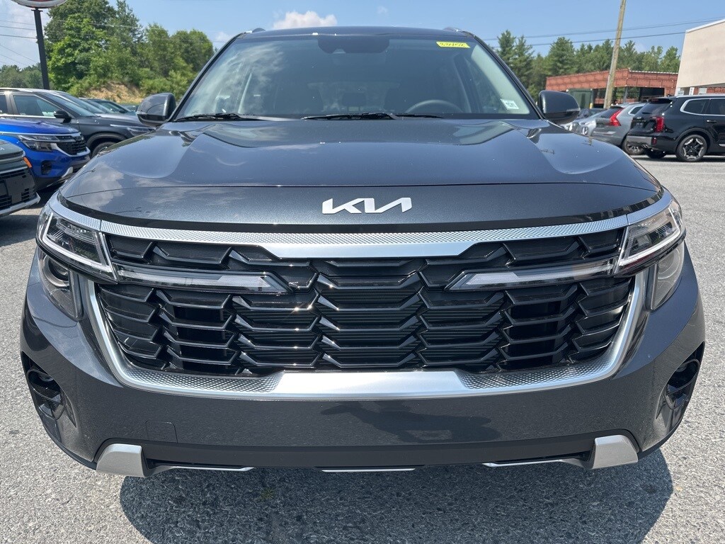 2025 Kia Seltos S photo 2