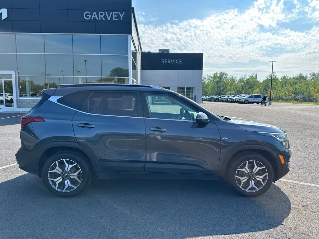 2021 Kia Seltos EX - Photo 8