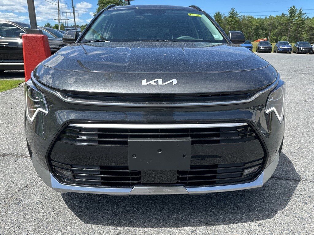 2025 Kia Niro SX photo 2